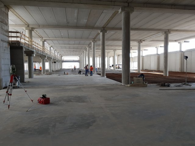 liscando del pavimento ultima capriata e inizio lavori impianti idraulici bagni sala bagagli 03102017 9